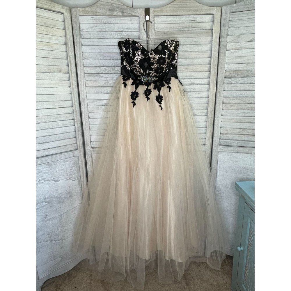 Steppin' Out Strapless Chiffon & Embroidered Flowers Formal Prom Dress Size 7